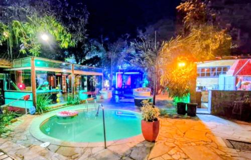 La alberca dentro o cerca de Casa Solar