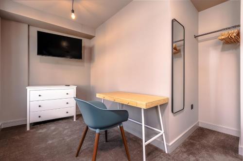 a room with a desk and a chair and a mirror at Cosy serviced flat in Westbury on Trym in Bristol