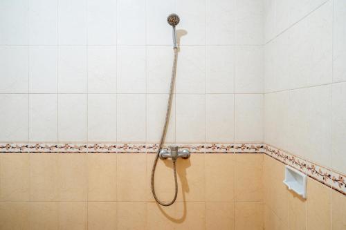 Ένα μπάνιο στο New Abadi Hotel Tasikmalaya