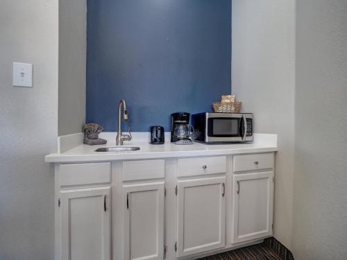 Nhà bếp/bếp nhỏ tại Alister Square Inn