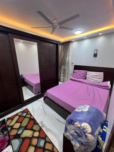 a bedroom with two beds and a mirror at Flat in Nag` el-Ramla