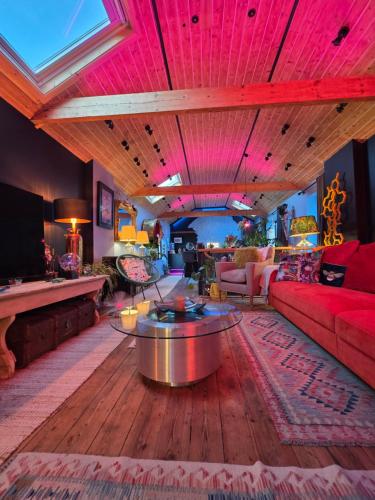 a large living room with a red ceiling at Pettifer's Loft in Lincolnshire