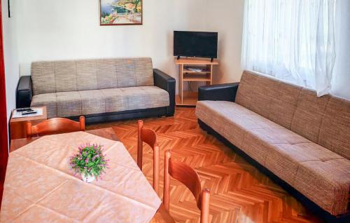 2 Bedroom Beautiful Apartment In Vodice