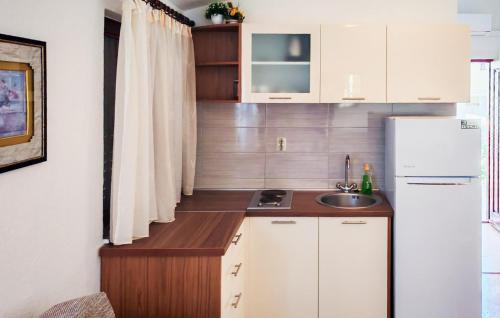 2 Bedroom Beautiful Apartment In Vodice