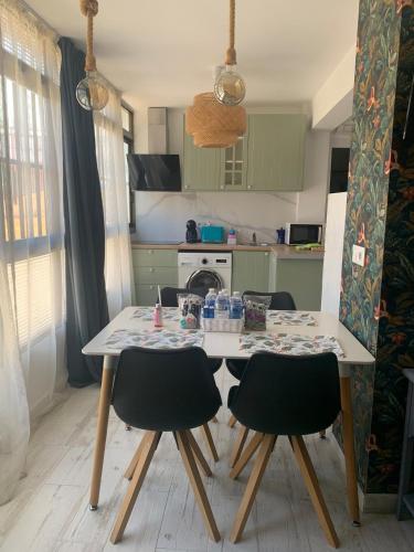 Second-line Beach Apartment - Saffari