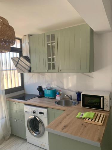 Second-line Beach Apartment - Saffari