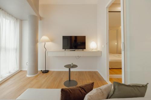 Bright Window Apartment by Vacationy