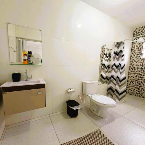 Ванная комната в Pousada Casa da Fernanda, Suíte Sun