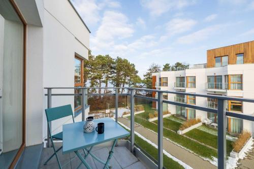 Un balcón o terraza en LET'S SEA 55 Apartment with Sea View, Sauna & Pool and Parking by Noclegi Renters