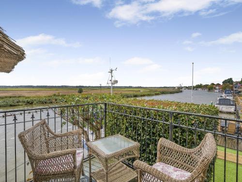 Výhled na řeku, která protéká v blízkosti prázdninového domu