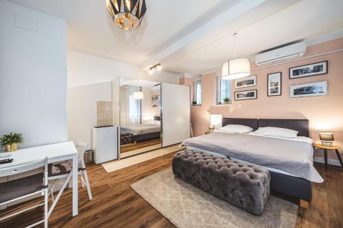 Spacious 3BR Downtown apartment Free Parking