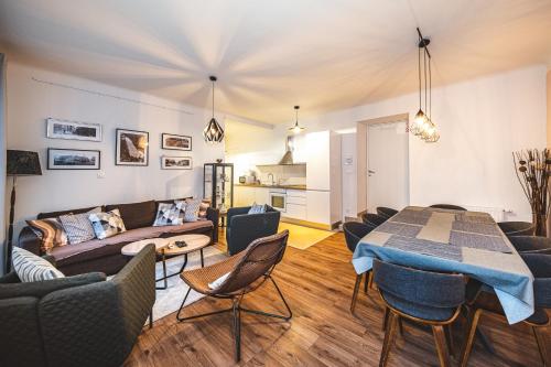 Spacious 3BR Downtown apartment Free Parking