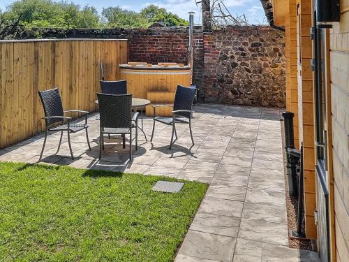 Aed väljaspool majutusasutust West End Lodge