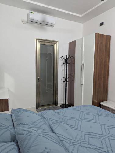 Ένα ή περισσότερα κρεβάτια σε δωμάτιο στο Thooran Homestay, B&B