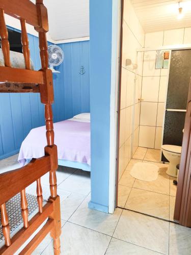 a bedroom with a bunk bed and a shower at Recanto Ana Valentin in Ilha do Mel