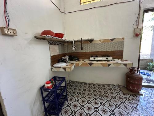 Nhà bếp/bếp nhỏ tại Trishna Homestay