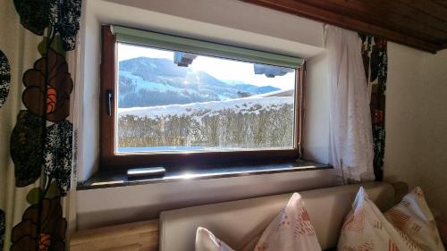 Vista general de una montaña o vista desde la habitación en casa particular