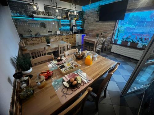 Jídlo v penzionu nebo okolí