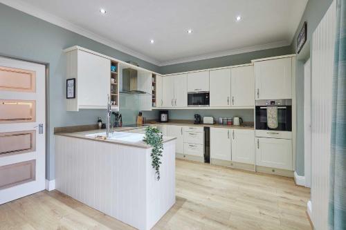 Η κουζίνα ή μικρή κουζίνα στο Host & Stay - Simonside Terrace