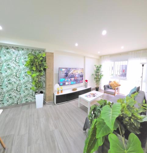 Modern Living Miramar II Elegant 3 Bedroom Stay in city center Walking distance to the trainstation and the beaches by NAMASTE ELITE