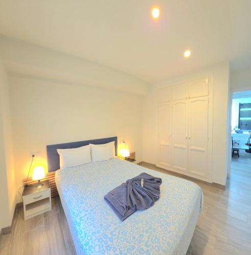 Modern Living Miramar II Elegant 3 Bedroom Stay in city center Walking distance to the trainstation and the beaches by NAMASTE ELITE