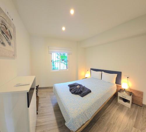 Modern Living Miramar II Elegant 3 Bedroom Stay in city center Walking distance to the trainstation and the beaches by NAMASTE ELITE