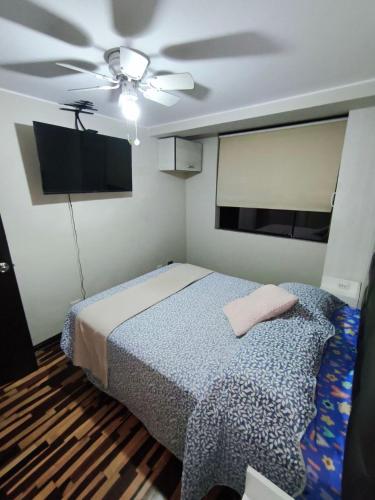 a bedroom with a bed and a ceiling fan at Apartamento Acogedor, tranquilo y privado in Lima