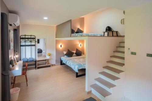 Ένα ή περισσότερα κρεβάτια σε δωμάτιο στο Just A Nap Khaoyai