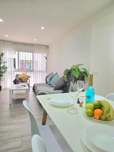 Modern Living Miramar II Elegant 3 Bedroom Stay in city center Walking distance to the trainstation and the beaches by NAMASTE ELITE