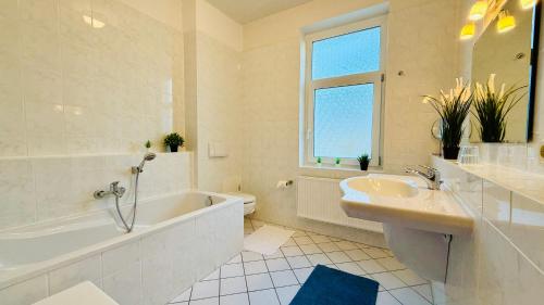 Ένα μπάνιο στο "Sanddorn", Kur- und Ferienhotel, Direkte Strandlage, Fahrstuhl