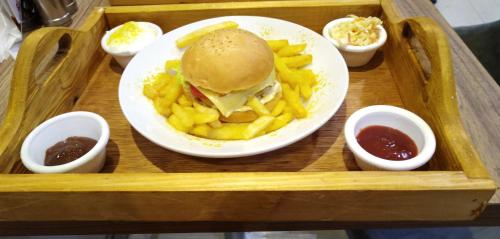 Φαγητό σε αυτό το ξενοδοχείο ή κάπου εκεί κοντά