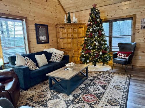 Luxury Cabin with Hot Tub and Resort Access photo 63