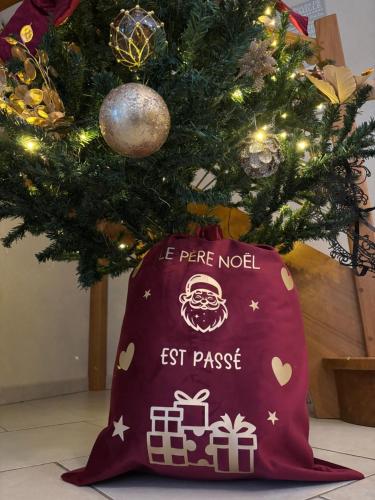 Fotografie z fotogalerie ubytování Charme & Sens Avec Jacuzzi intérieur v destinaci Thésée