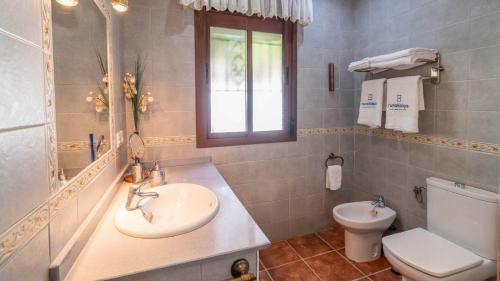 Et badeværelse på El Ramal Arriate by Ruralidays