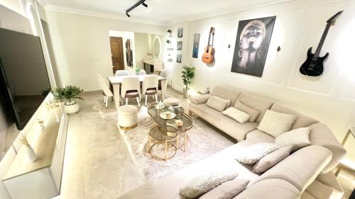 DoUu Stay 1,Luxury 2BR & Office Modern Homes Zayed