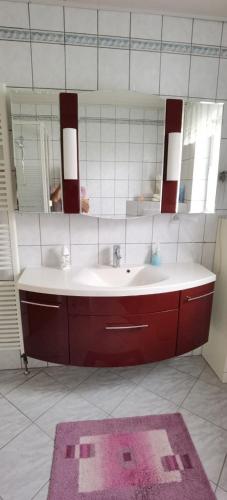 a bathroom with a sink and a mirror at Ferienwohnung in Baunatal in Baunatal