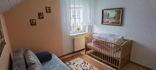 a baby room with a crib and a window at Ferienwohnung in Baunatal in Baunatal