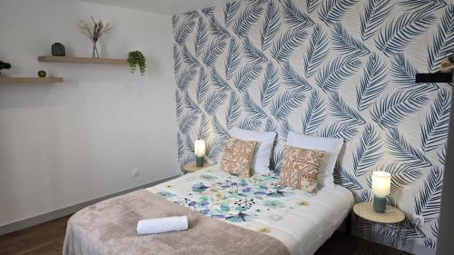 Ένα ή περισσότερα κρεβάτια σε δωμάτιο στο Le Comte de Saxe - Calme à Blois centre