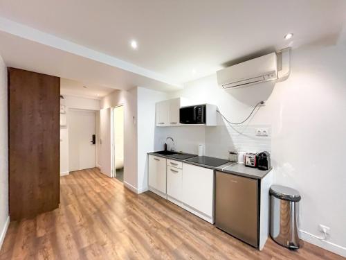 UrbanFlat 201 - Beautiful 2 Bedroom Flat in the center of Paris