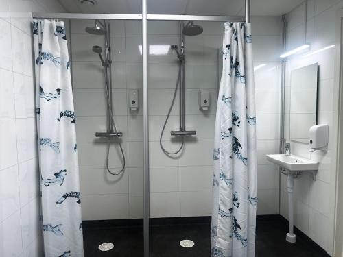 Ένα μπάνιο στο Rentalux Hostel - private dormitory and double rooms for 10 guests