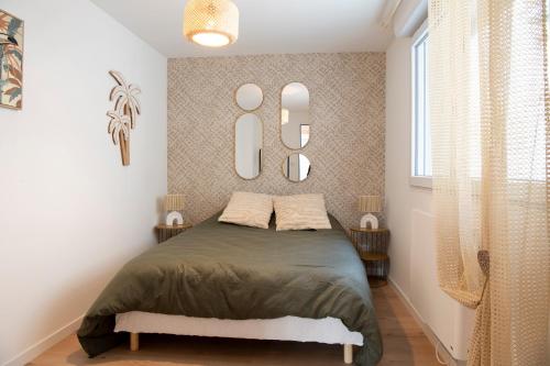 Ένα ή περισσότερα κρεβάτια σε δωμάτιο στο Au pied du Clocher - Centre ville