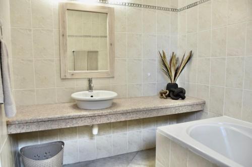 Ένα μπάνιο στο Strandlopertjie2 #3 Self-catering Home
