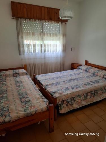 Ένα ή περισσότερα κρεβάτια σε δωμάτιο στο los nonis