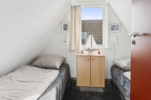 Una cama o camas en una habitación de Holiday Home Near Beach & Fun In Gedser