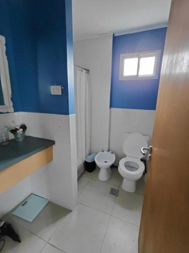 Et badeværelse på Casa con pileta LA PLATA