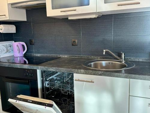 Кухня или мини-кухня в APARTMAN SILVA
