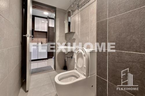 Ένα μπάνιο στο NETFLIX-Pinnacle PJ, Fantastic City View, 1-6 Guests Designed Duplex Home by Flexihome-MY