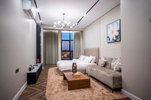 a living room with a couch and a table at شاليه مسا الفندقي in Buraydah