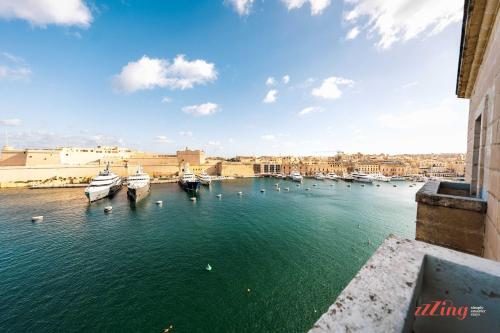 Stunning Holiday Home with Gorgeous Harbour Views