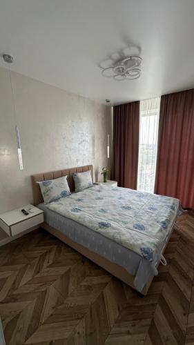 Ένα ή περισσότερα κρεβάτια σε δωμάτιο στο ЖК Great House & АВТОвокзал Обласна лікарня